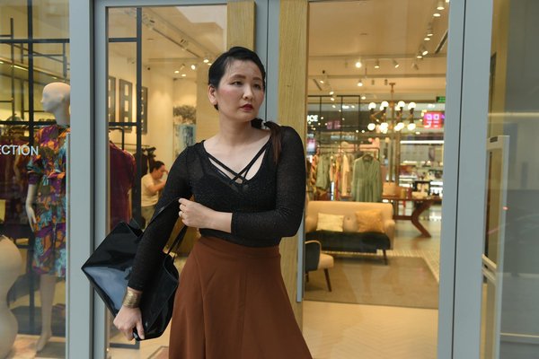 How Can Women Make Environmentally Conscious Fashion Choices in the UK?