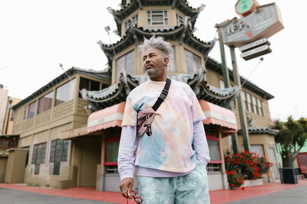 How Can UK Fashion Traditions Evolve for Today's Women?